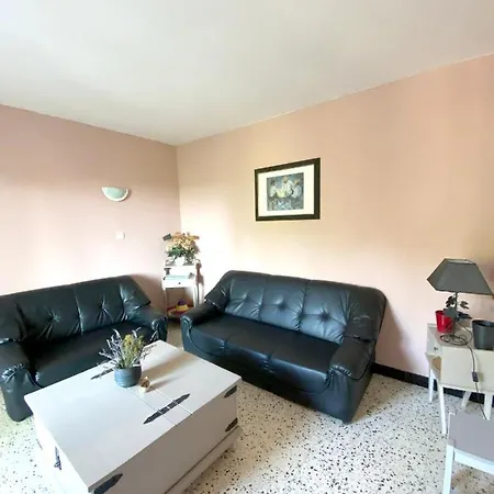 Дом отдыха Location Chaleureuse A Avec Piscine Partagee