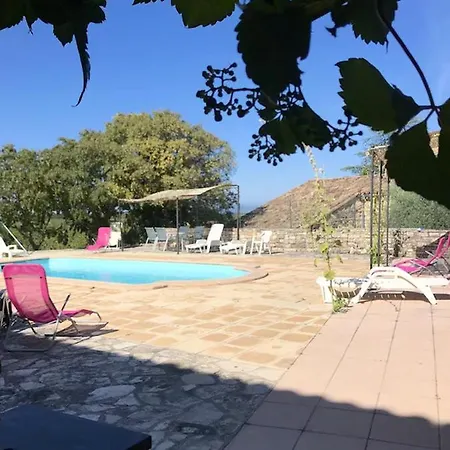 Дом отдыха Location Chaleureuse A Avec Piscine Partagee