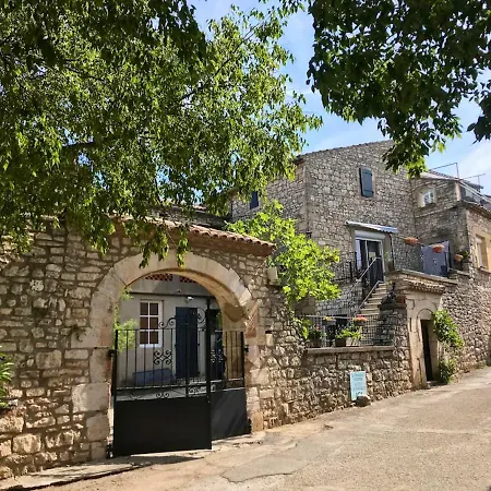 Дом отдыха Location Chaleureuse A Avec Piscine Partagee *